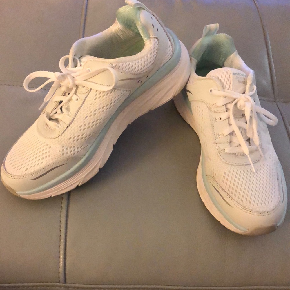Skechers D’Lux Walker - white and teal Size 8